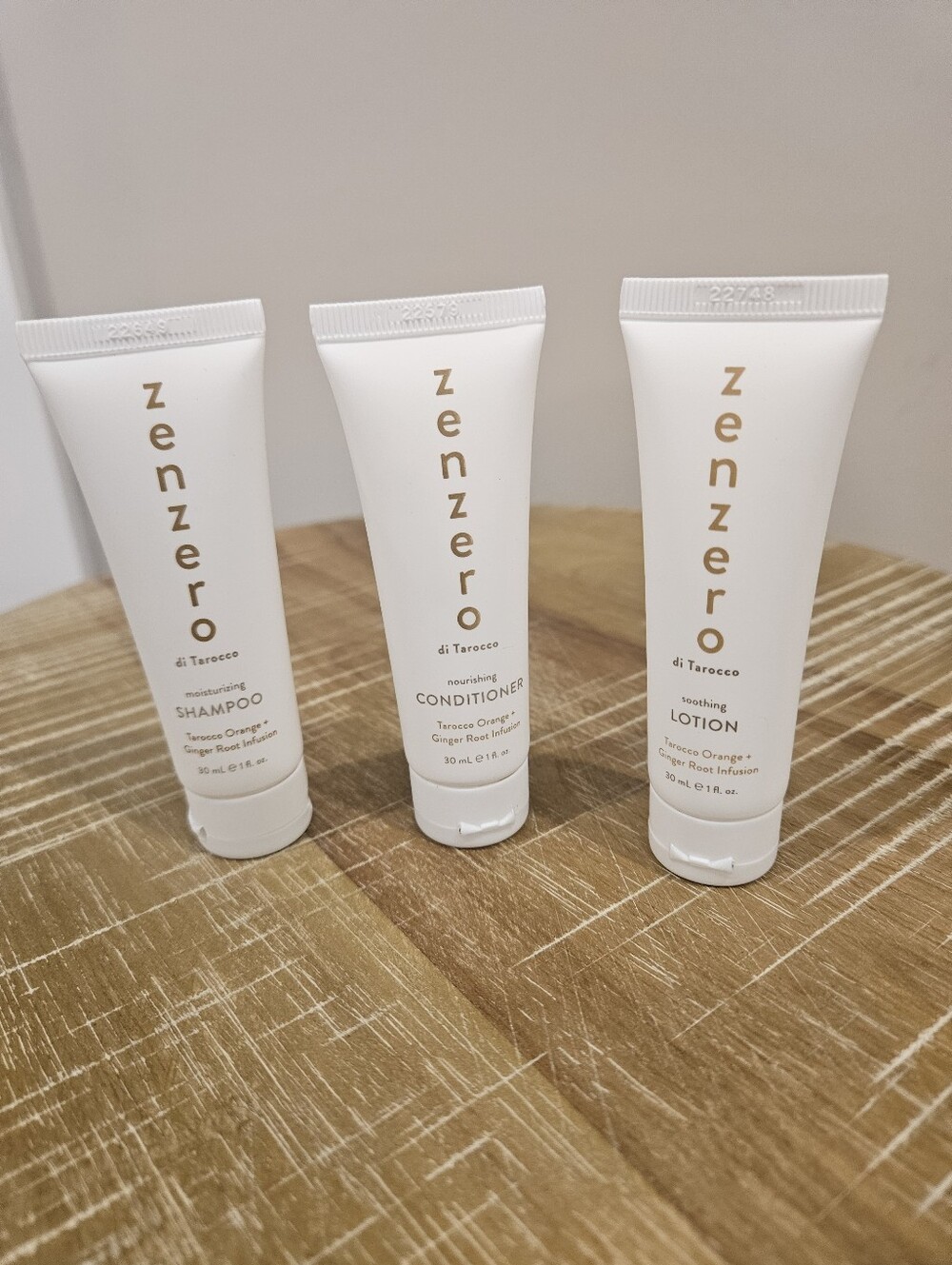Zenzero di Tarocco Travel Shampoo, Conditioner & Lotion Set - White